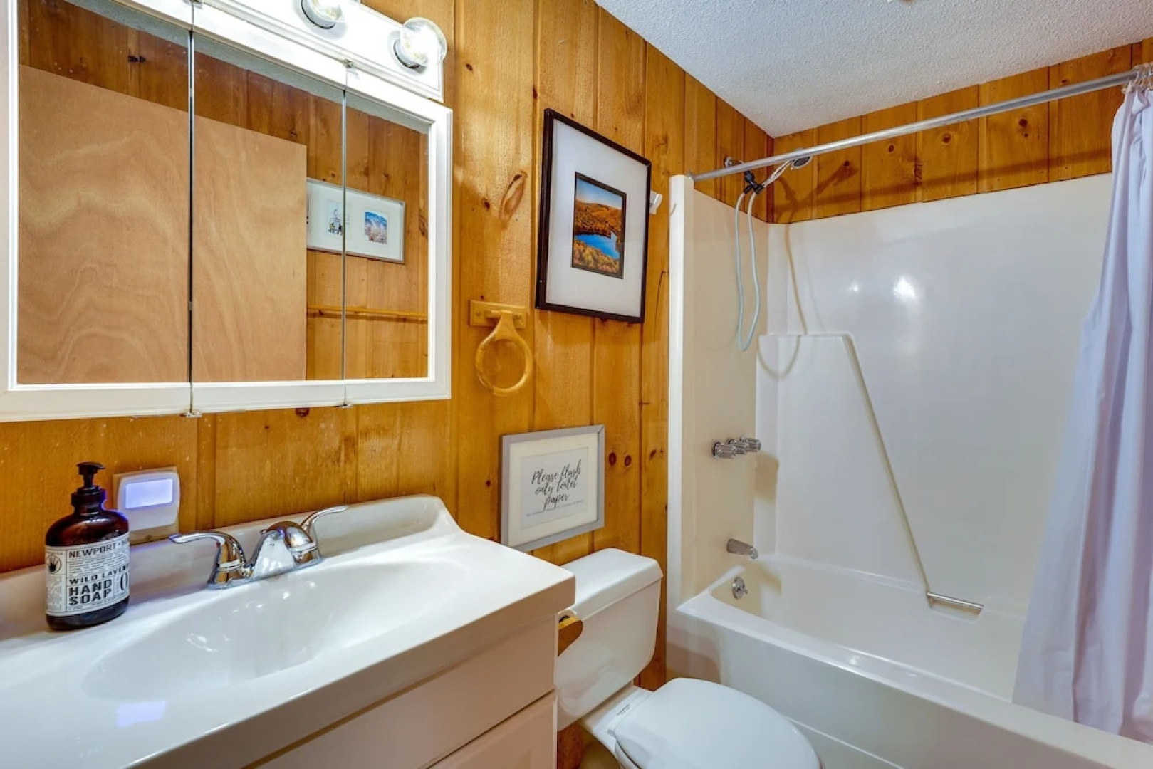 Relaxing Mountain Refuge: 4 Miles to Mt Snow!