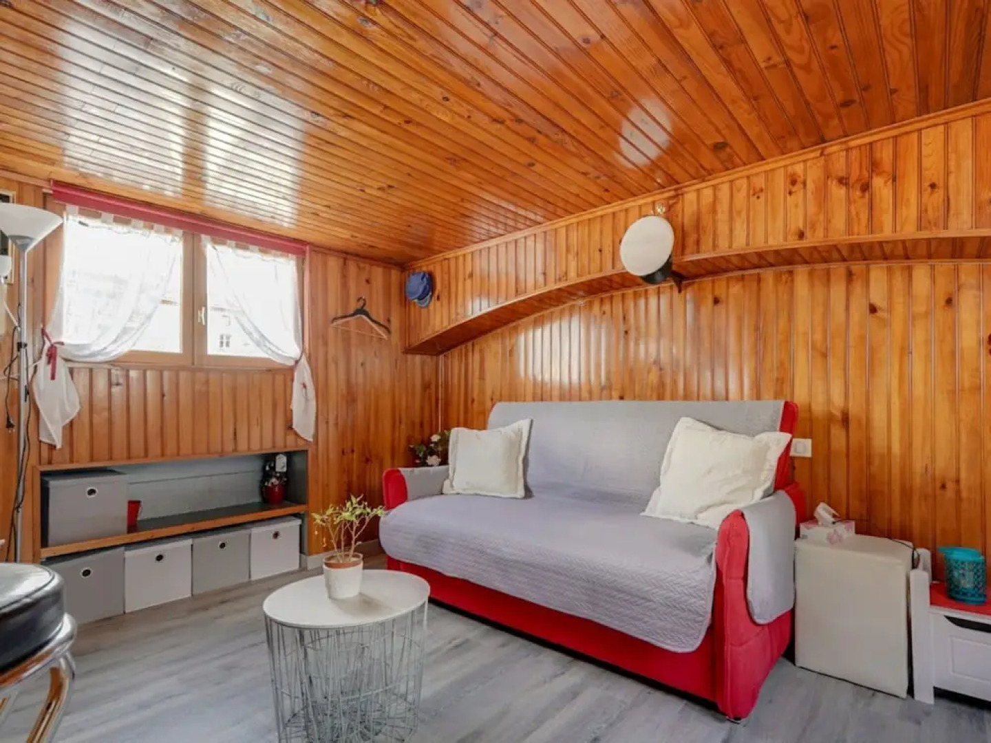 Comfortable House Boat in Homps with Roof Terrace