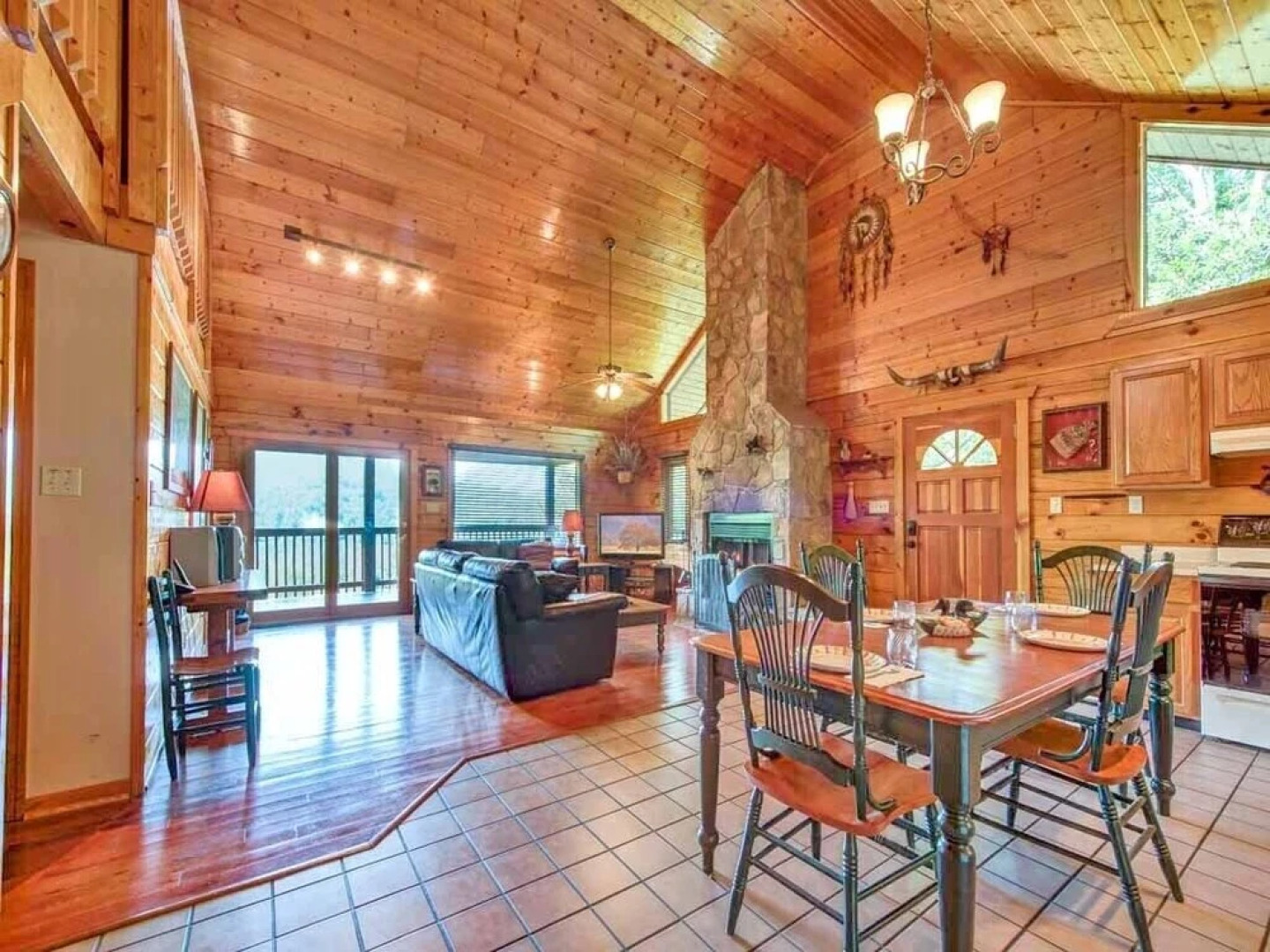 Dreamweaver 2 Bedroom Home with Hot Tub