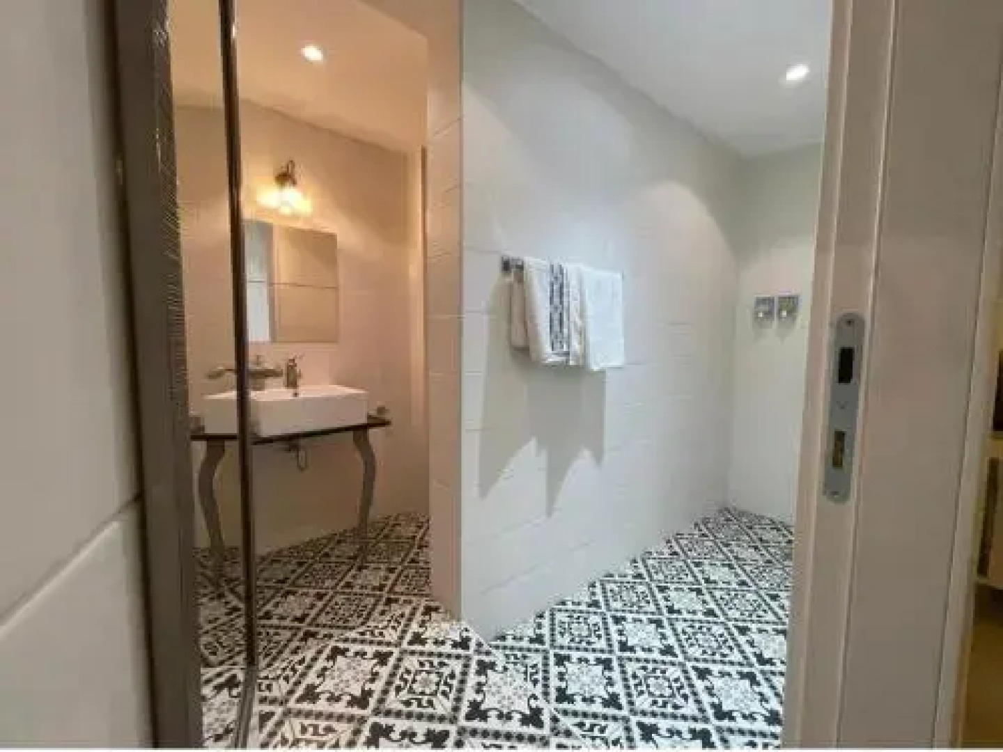 Chateau Akko Authentic Hosting