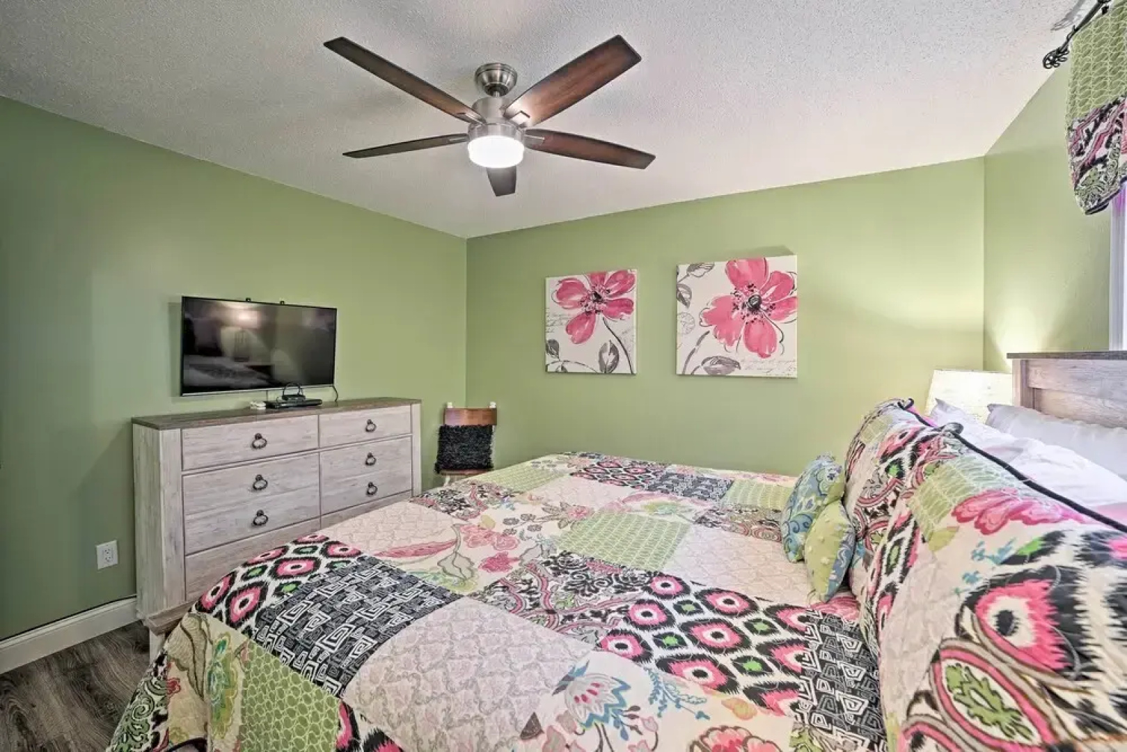 Cozy Missouri Condo ~ 2 Mi to Silver Dollar City!