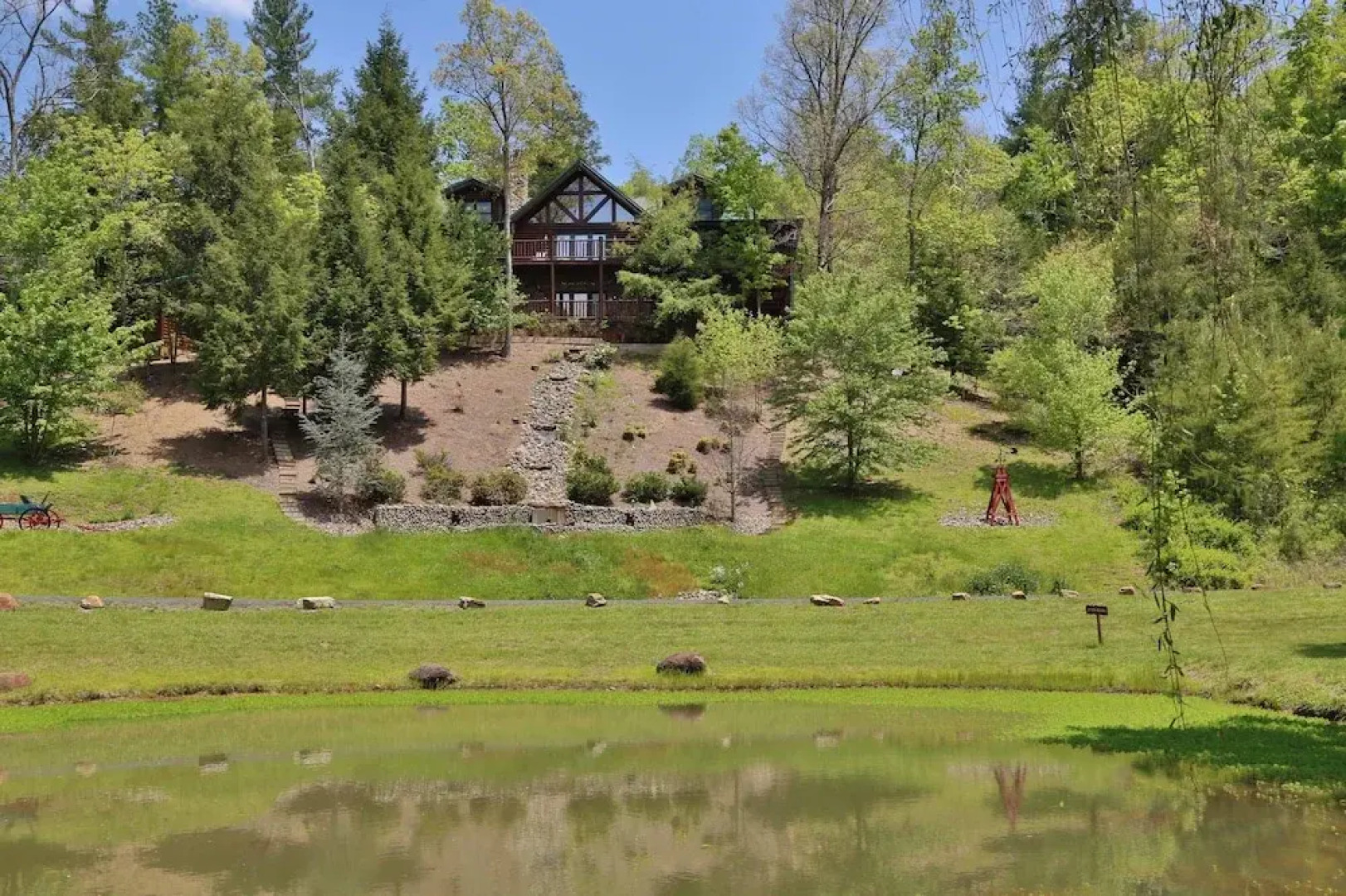 Black Bear Hideaway - Five Bedroom Cabin