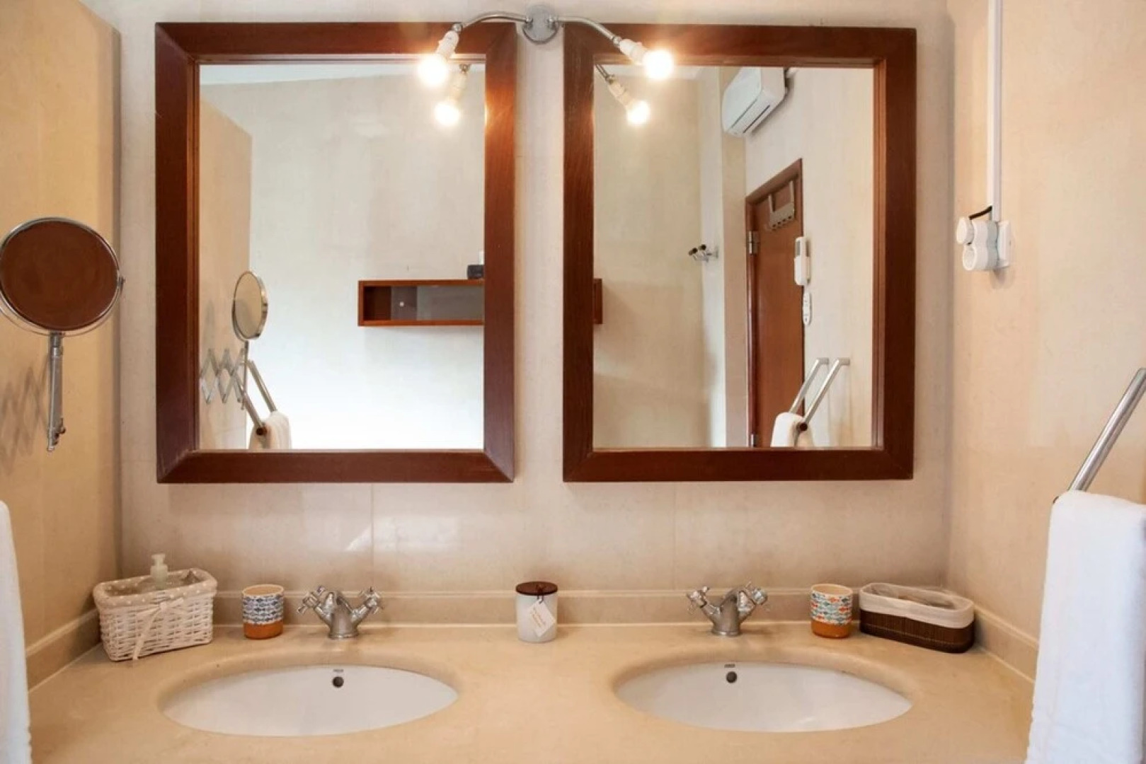 Fig Tree Family House w 4 Bedrooms, Garden & Pool