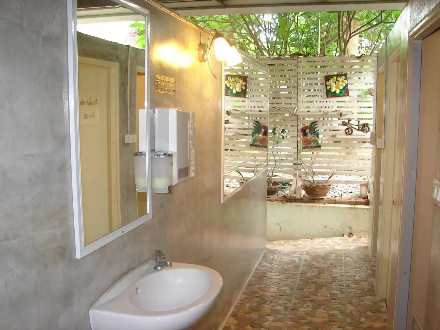 Baanrapeepong Boutique Hotel