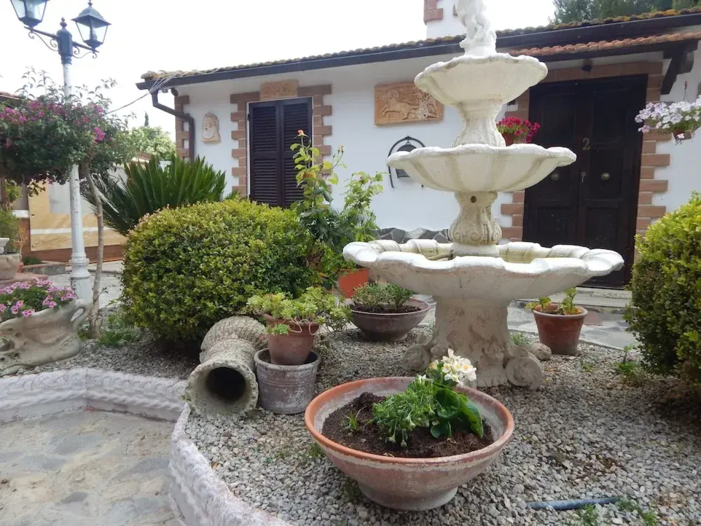 Bungalow With Garden in the Countryside of Rome