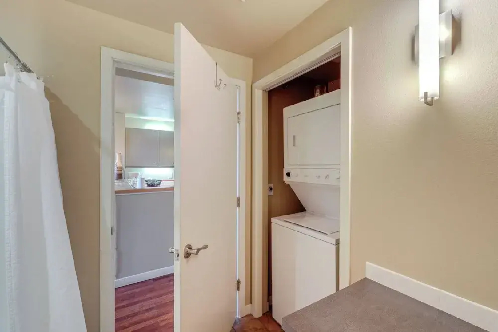 Resort Getaway on Lake Chelan: Pool + Beach Access