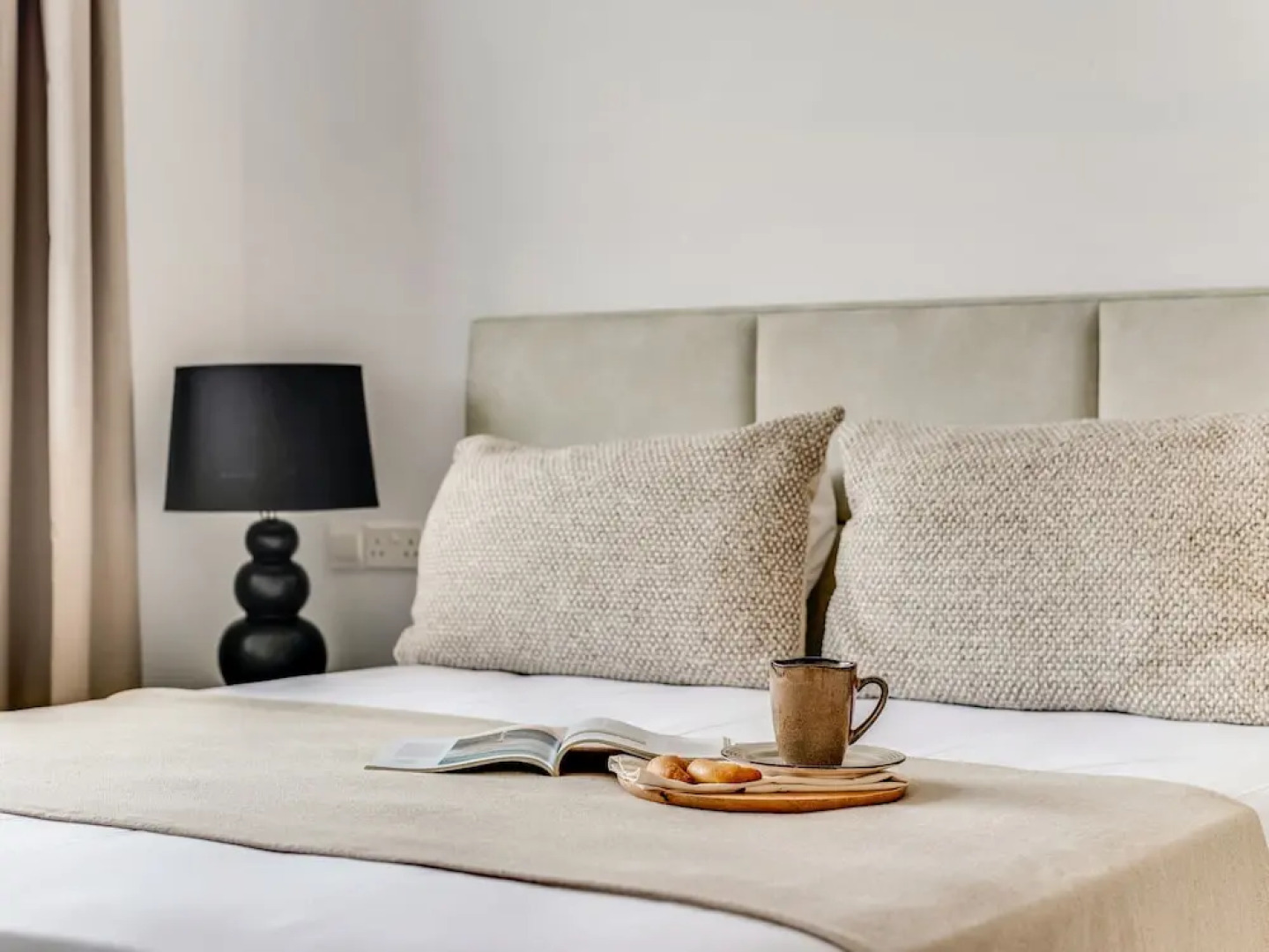 Sanders Only - Delightful 2-bdr Apt With Balcony