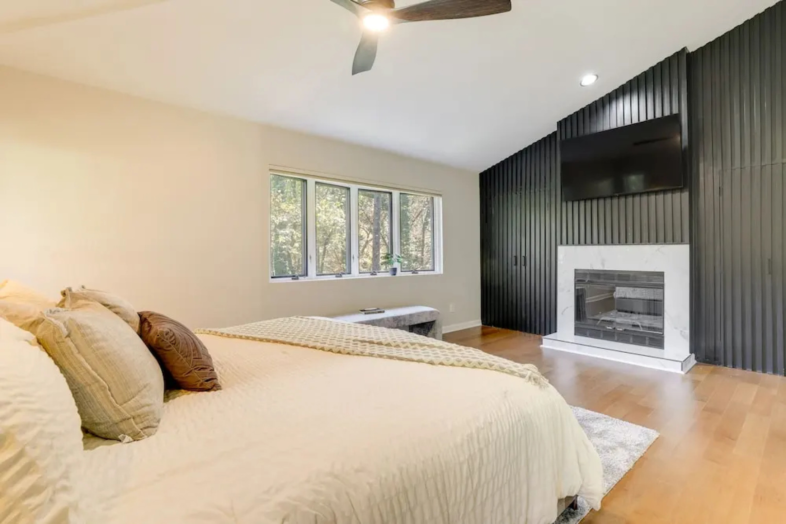 Mid-century Modern Luxe Retreat w/ Hot Tub & Decks