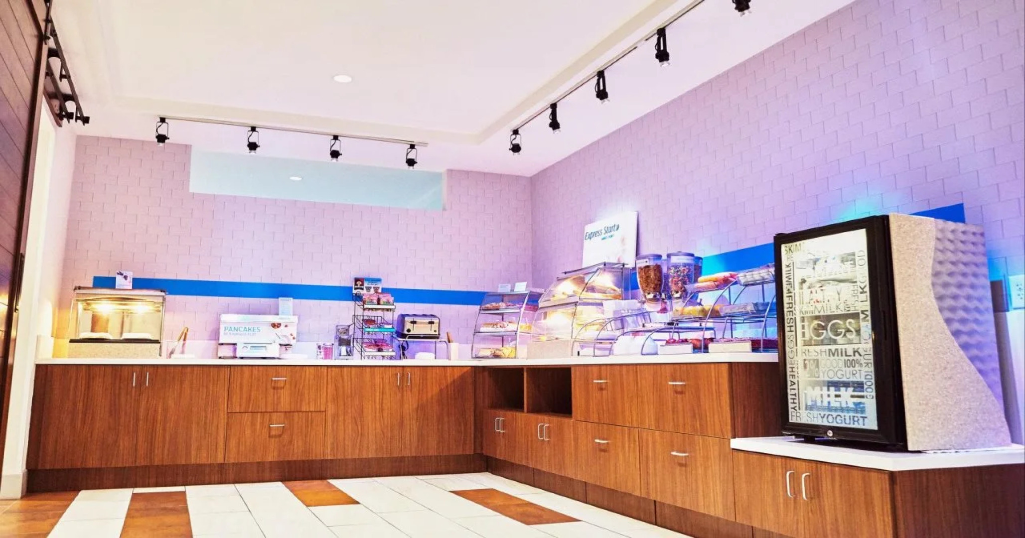 Holiday Inn Express & Suites Corona by IHG