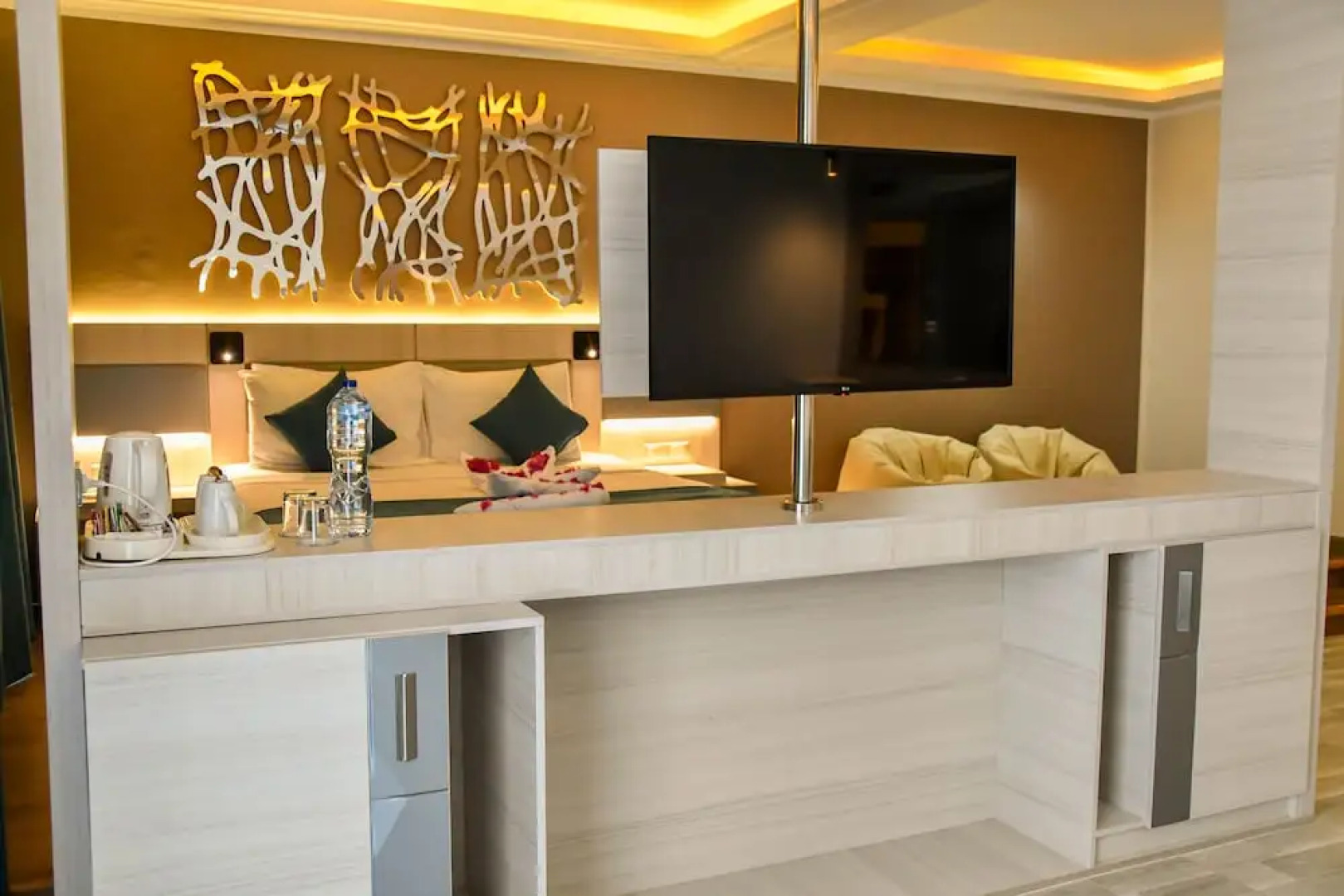 Sirena Beach Resort  Spa