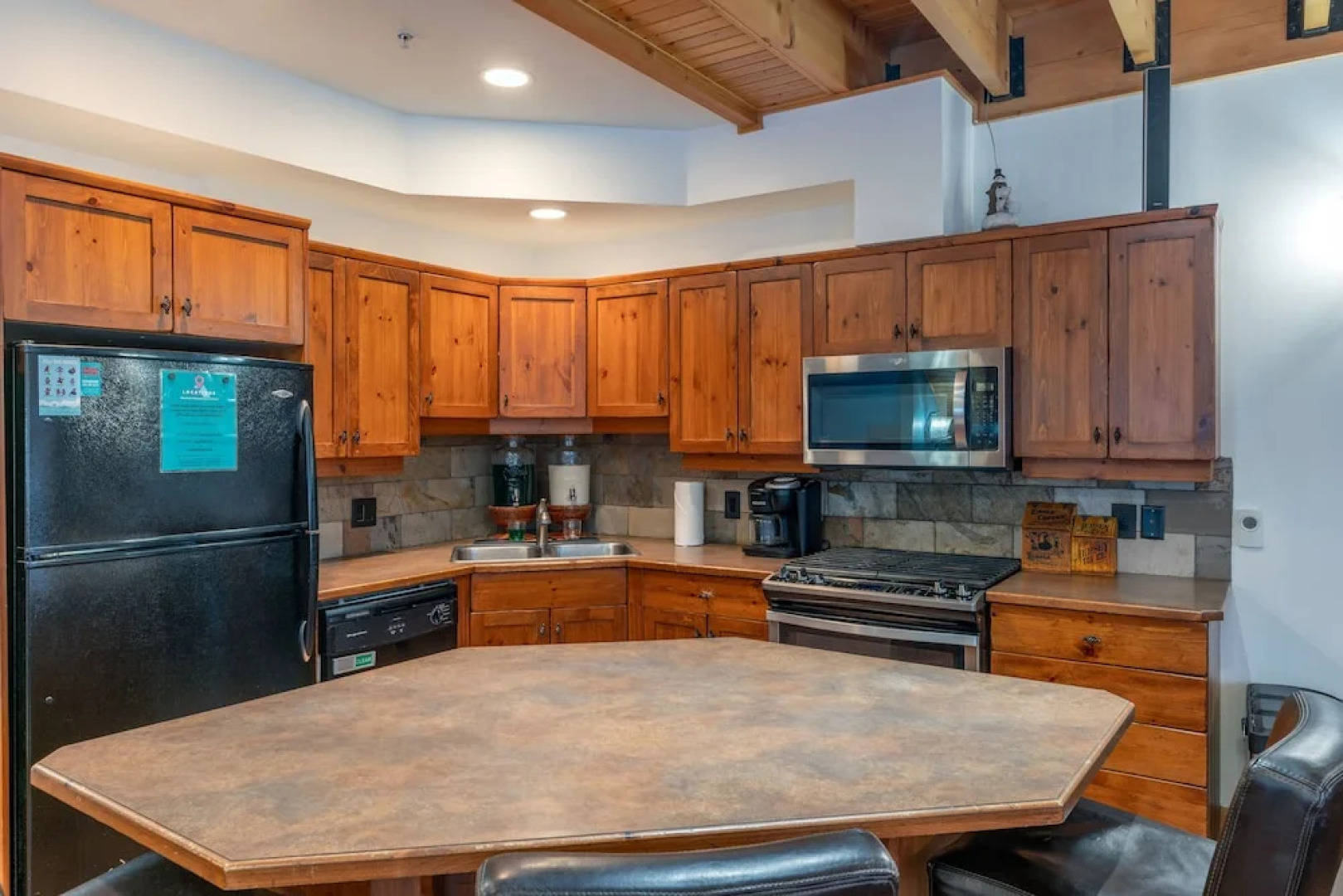 Forest Lane Hideaway - Luxurious Family Friendly Home with Private Hot Tub