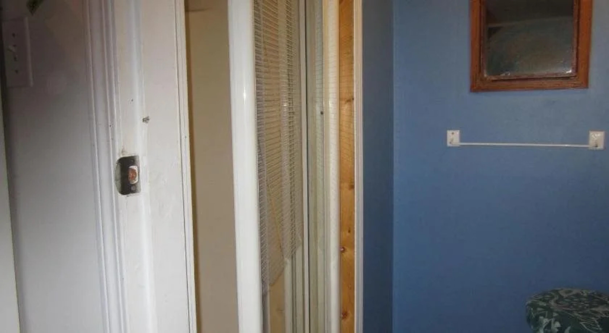 The Beez Kneez Bakpakers