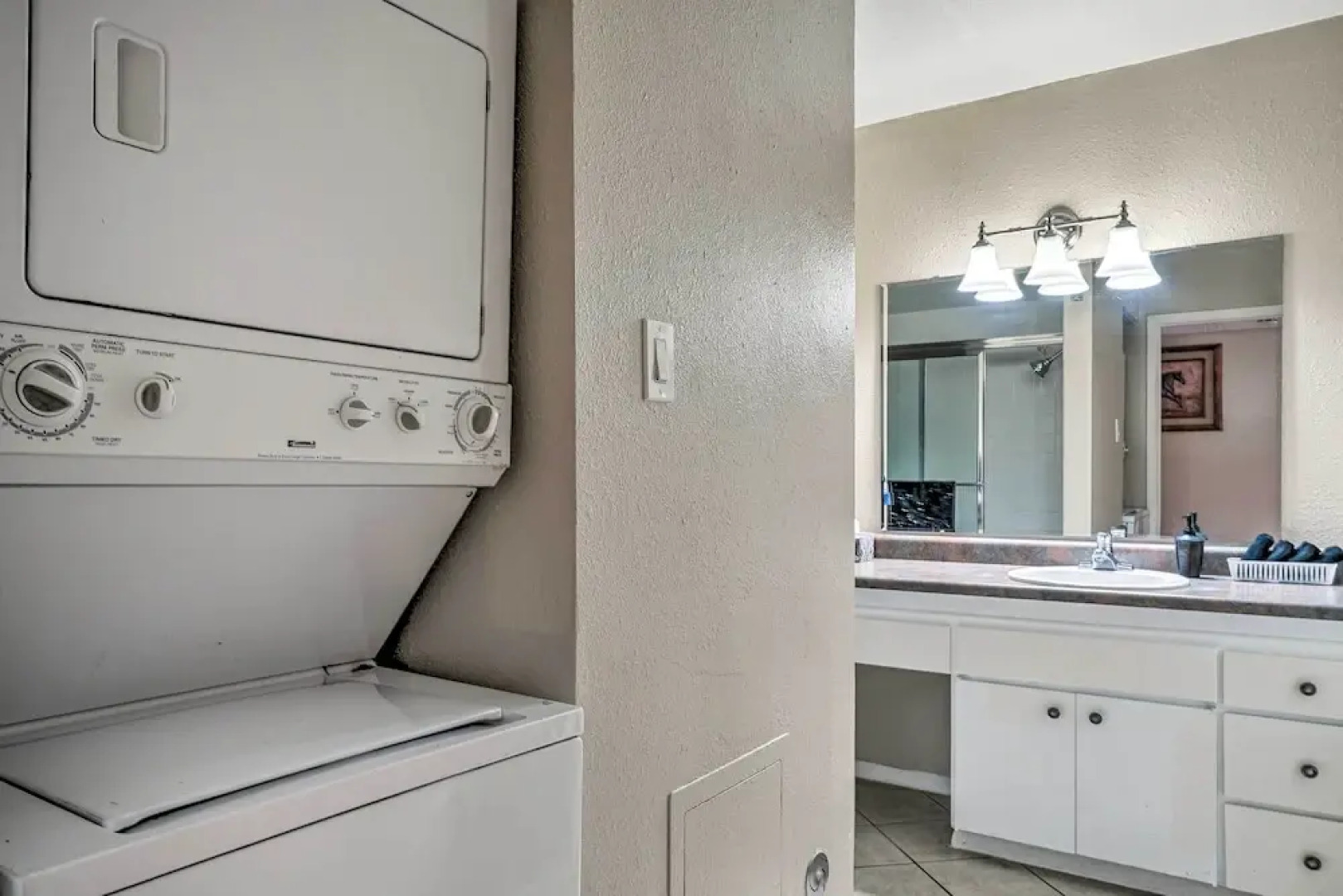 Cozy El Paso Condo w/ Patio ~ 7 Mi to Dtwn!