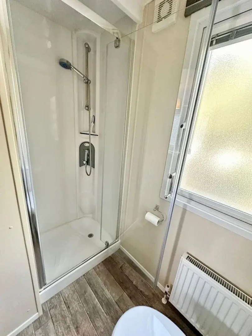 Caravan - Sleeps 4 - Pool - Pet Friendly
