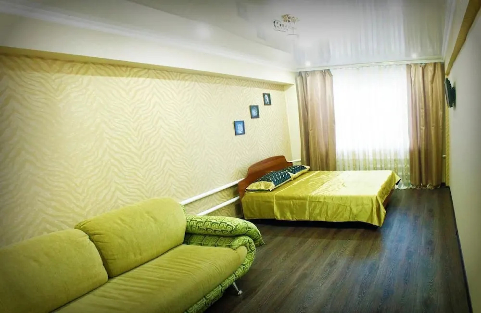 Dobrye Sutki Apartment on Merlina 20