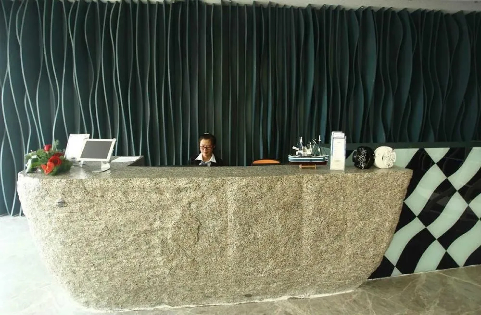 Holiday Bay Fashion Hotel