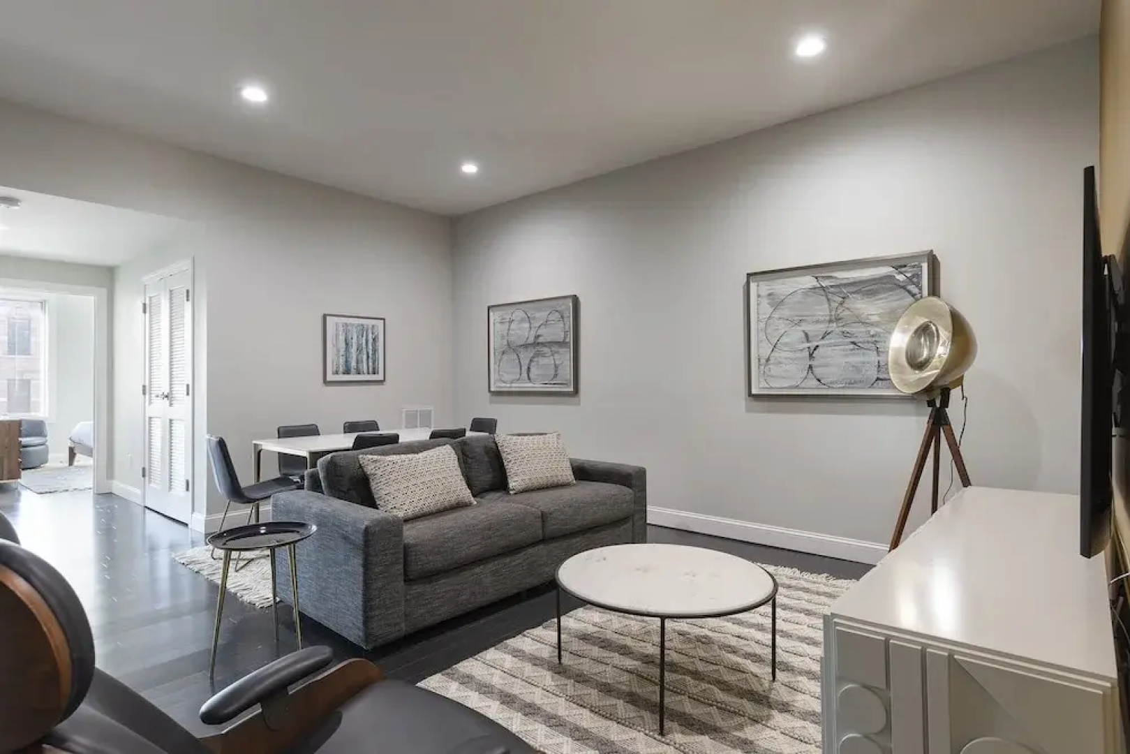 Huge Stylish 3 BR Loft Cobblestone St Next to NYC