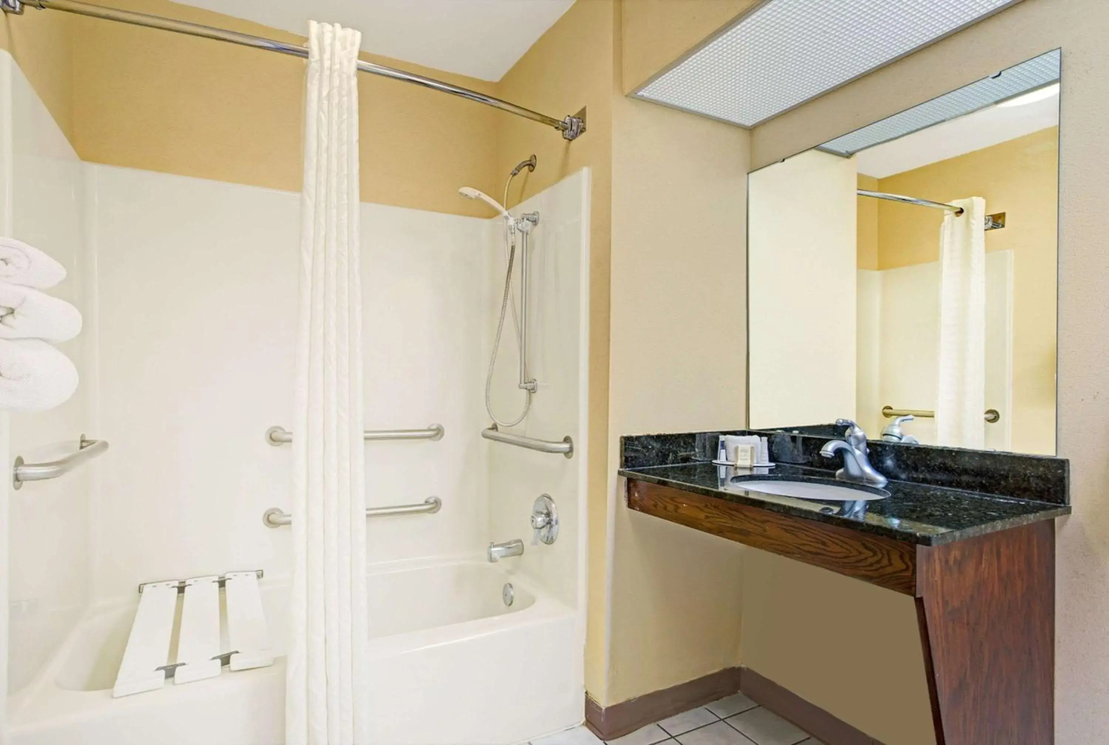 Holiday Inn Express & Suites Houston NASA - Boardwalk Area by IHG