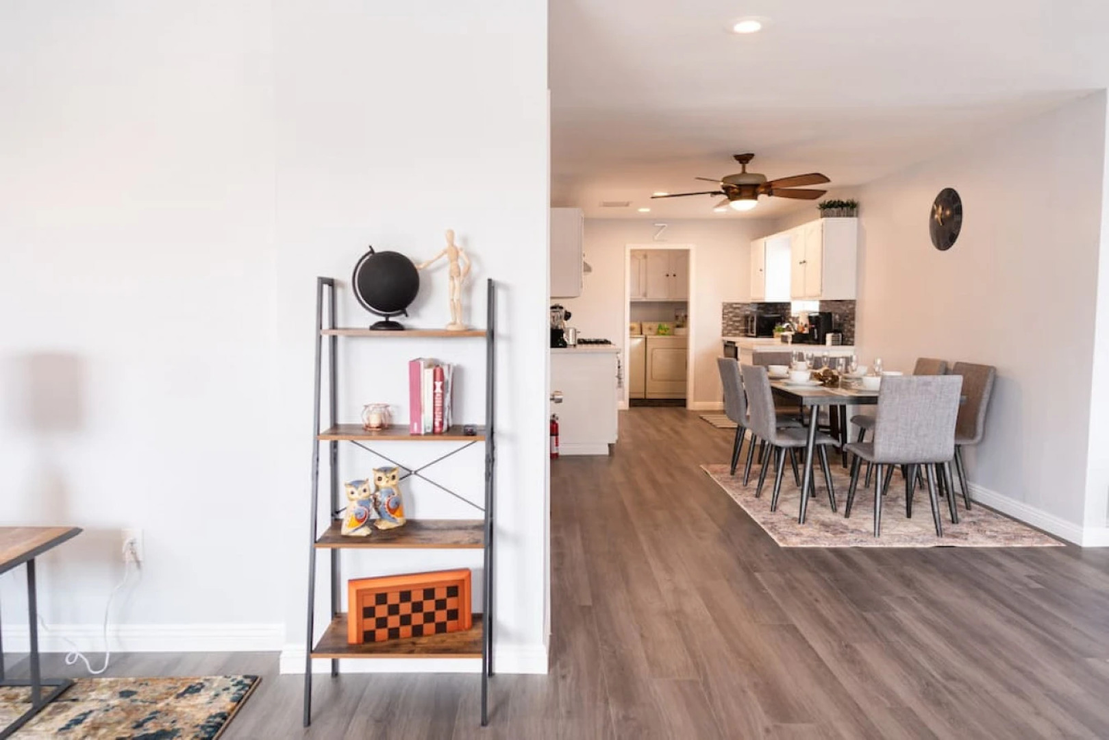 LARGE 4-BEDROOM HOUSE WITH AIR HOCKEY TABLE CLOSE TO DISNEYLAND IN ORANGE COUNTY  (p41)