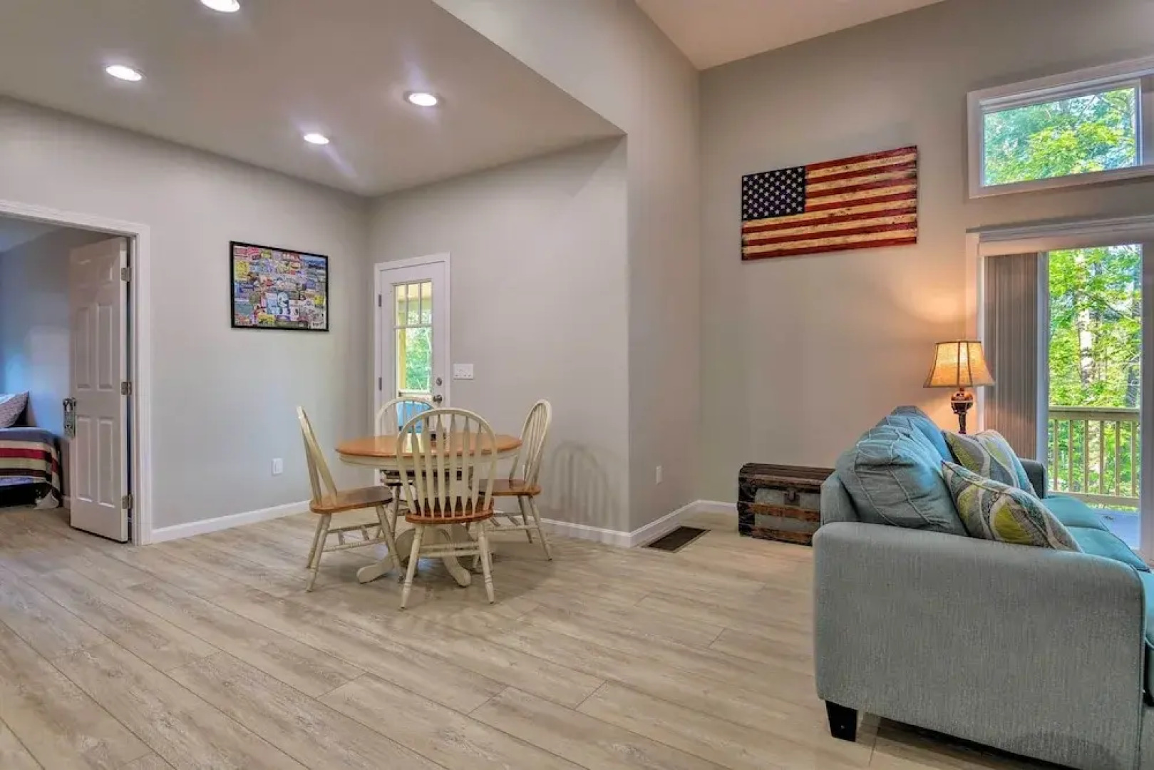 Covered Deck, Grill & Game Room: Gilford House!