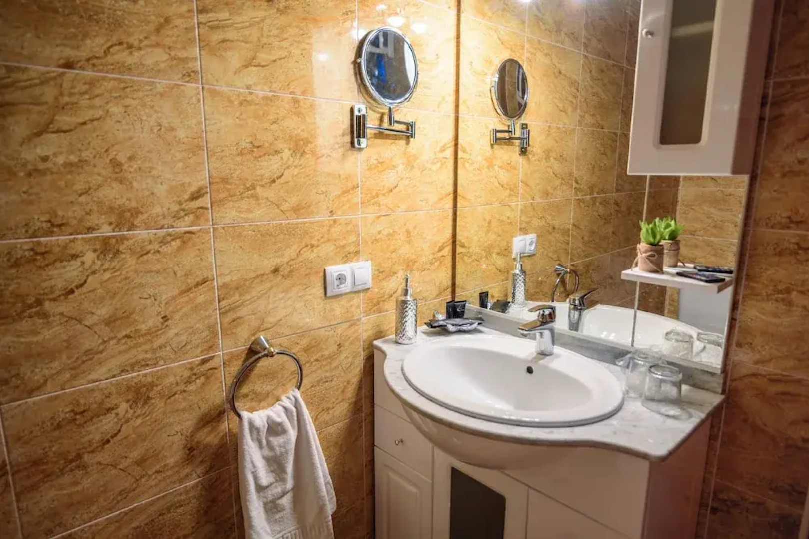 Rural House With Jacuzzi and Fireplace in the Room for 2-4 People