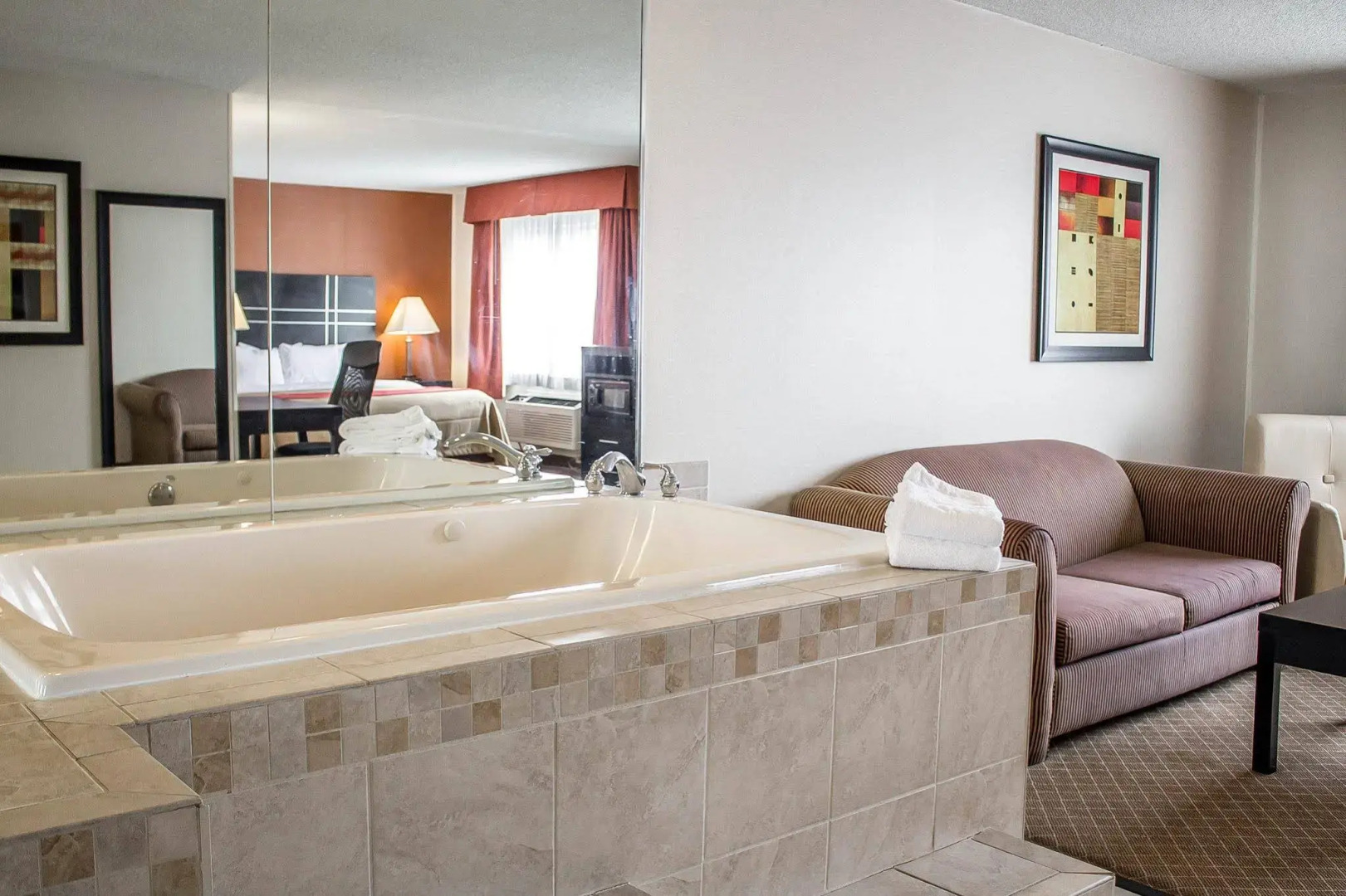 Howard Johnson by Wyndham Columbus State Fairgrounds I-71