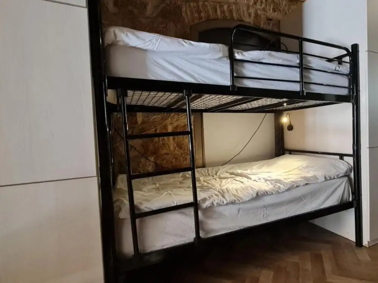 Capsule & Dormitory Space-X