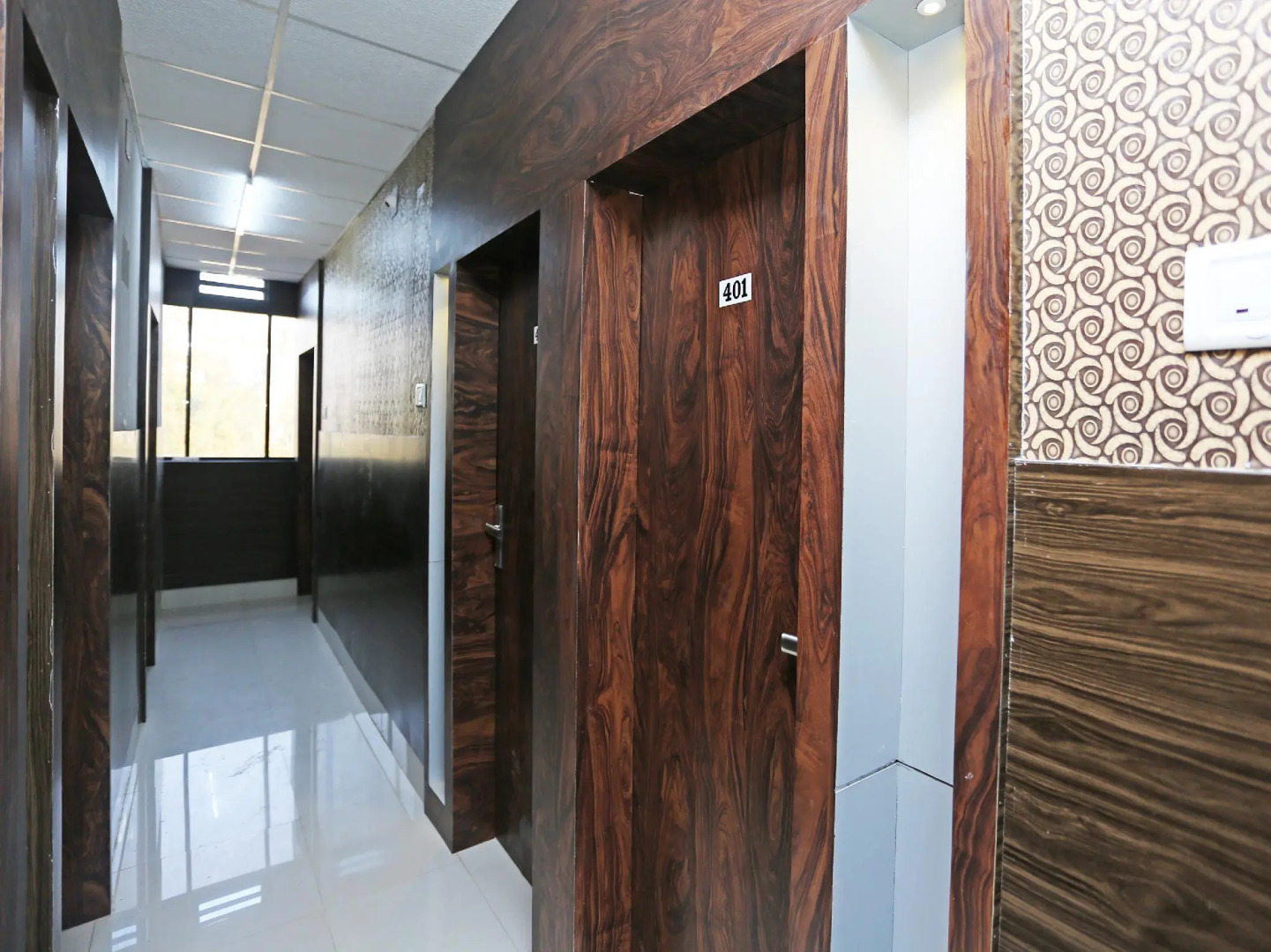 OYO 28174 Hotel Sai Krupa