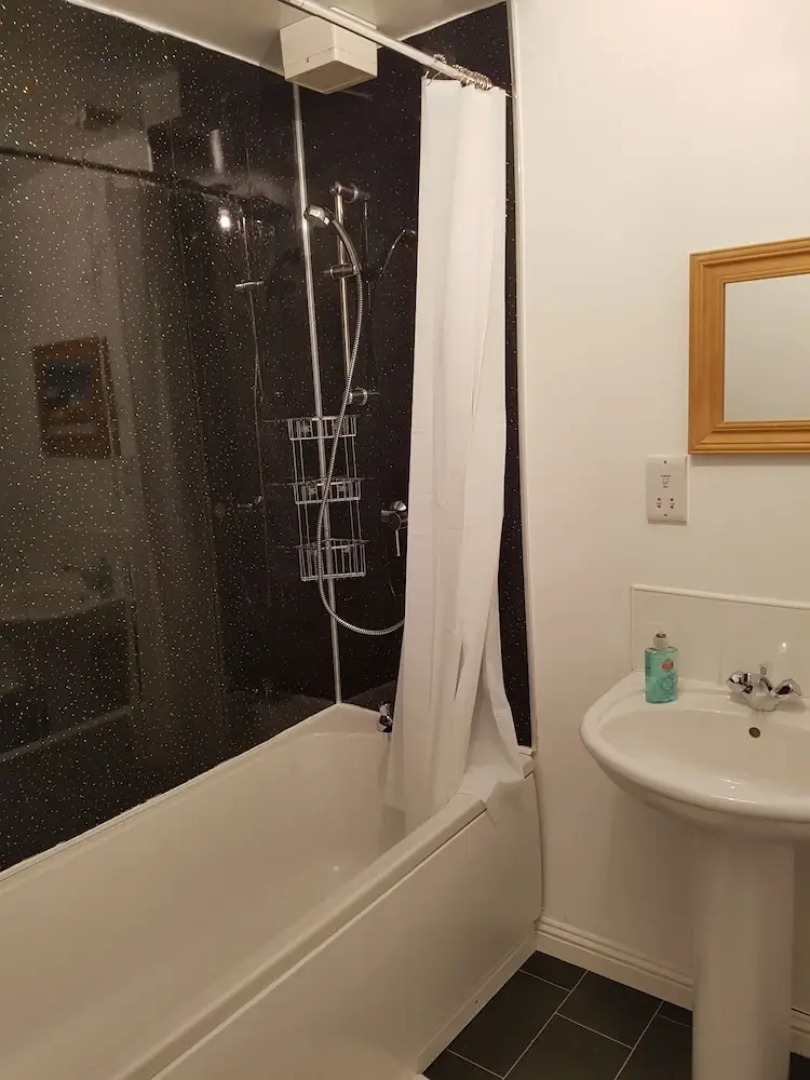 Bathgate Contractor and Business Apartment