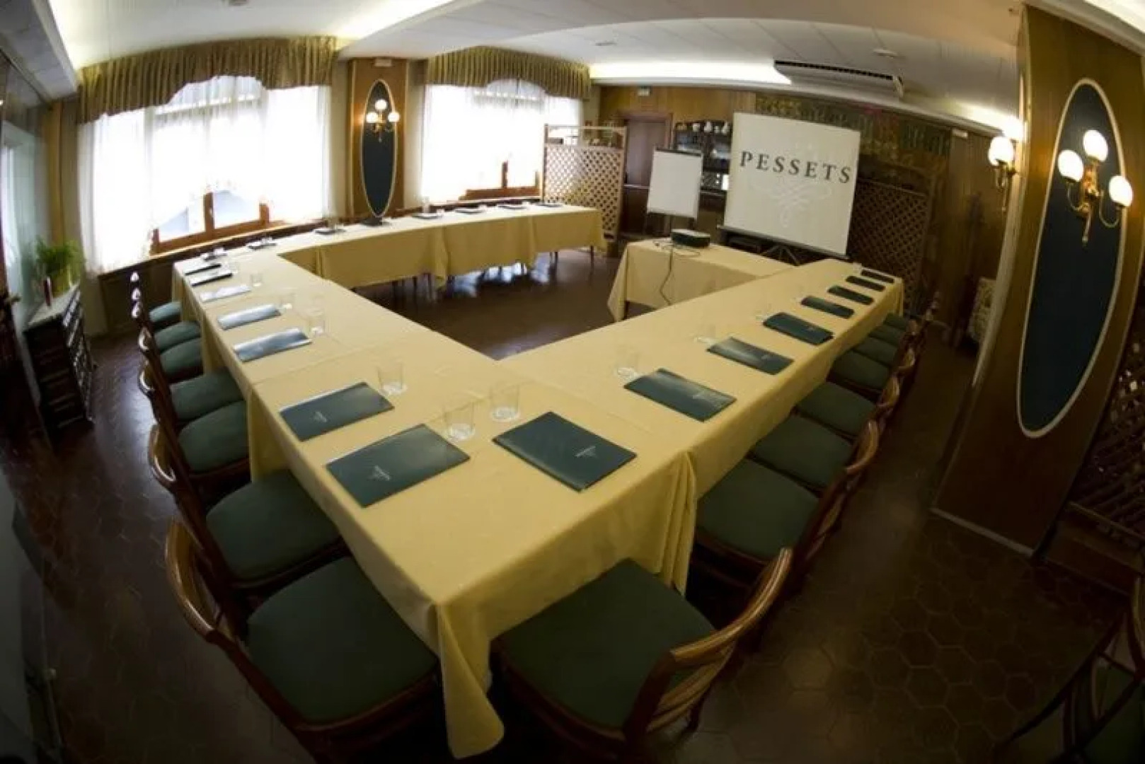 Apartamentos Pessets Adelaida