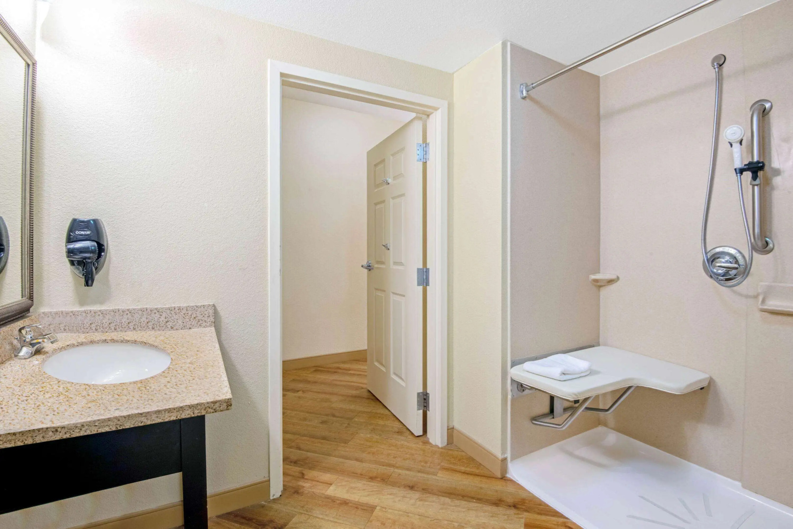 La Quinta Inn & Suites by Wyndham Lawton / Fort Sill