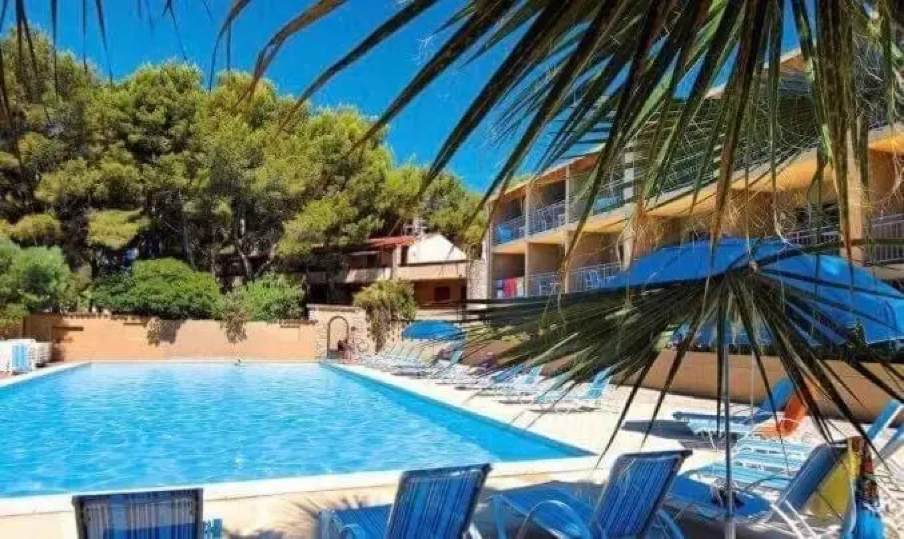Sanary sur Mer Appartement 30m2 T2 avec terrasse Piscine 10min à pied de la plage