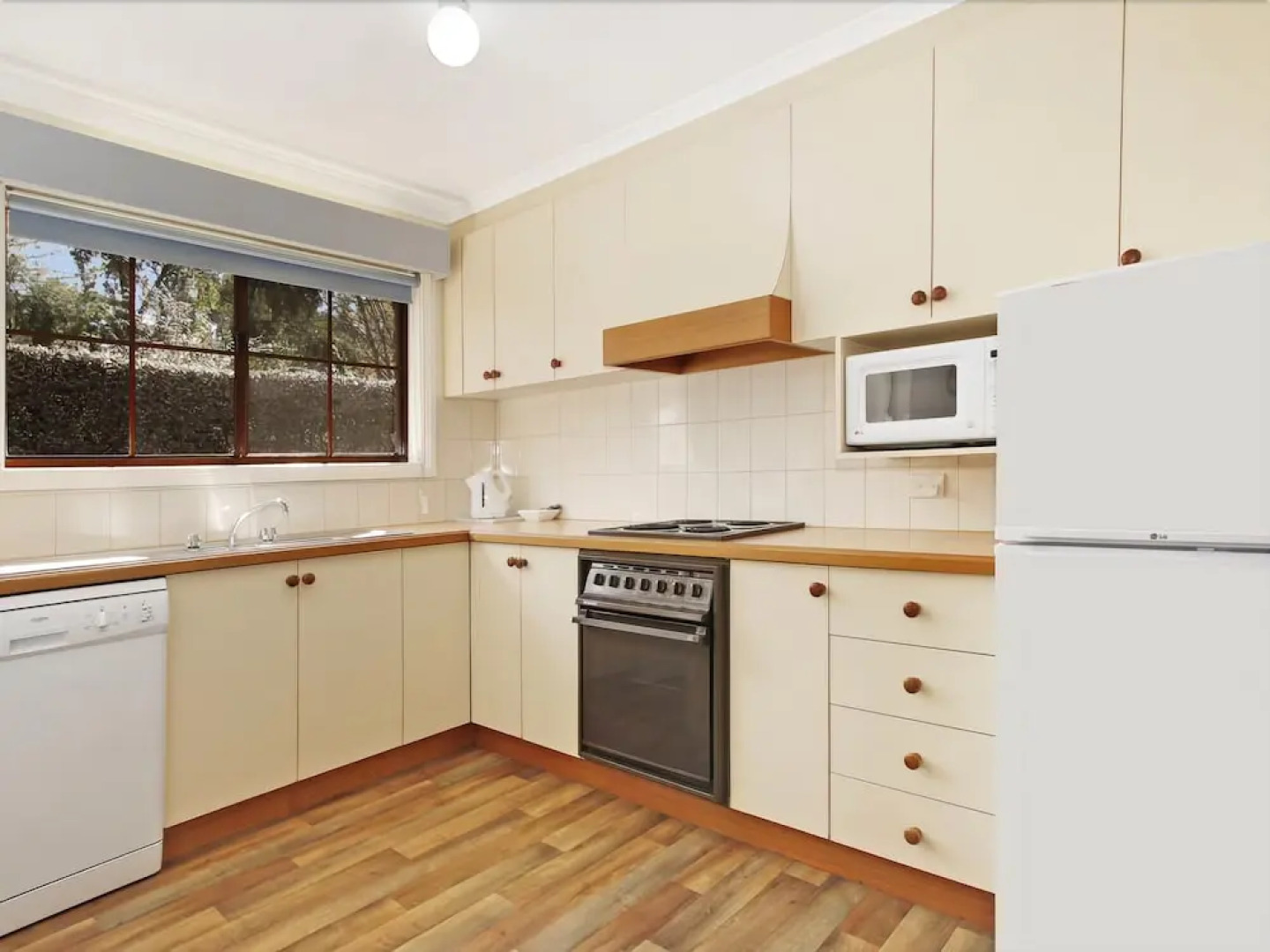 Cedar Cottage - Tudor Village