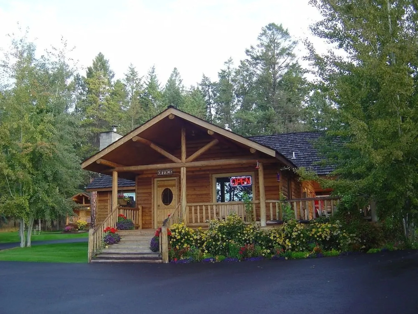 Somer's Bay Log Cabin lodging