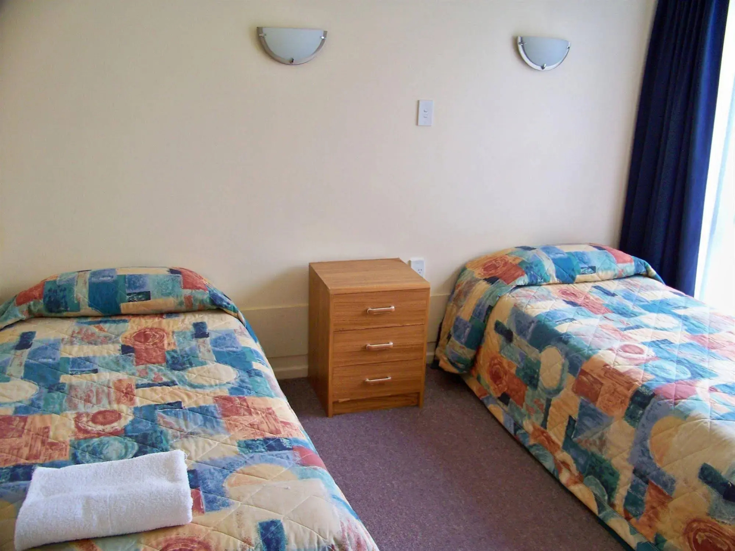 Aaron Court Motor Inn