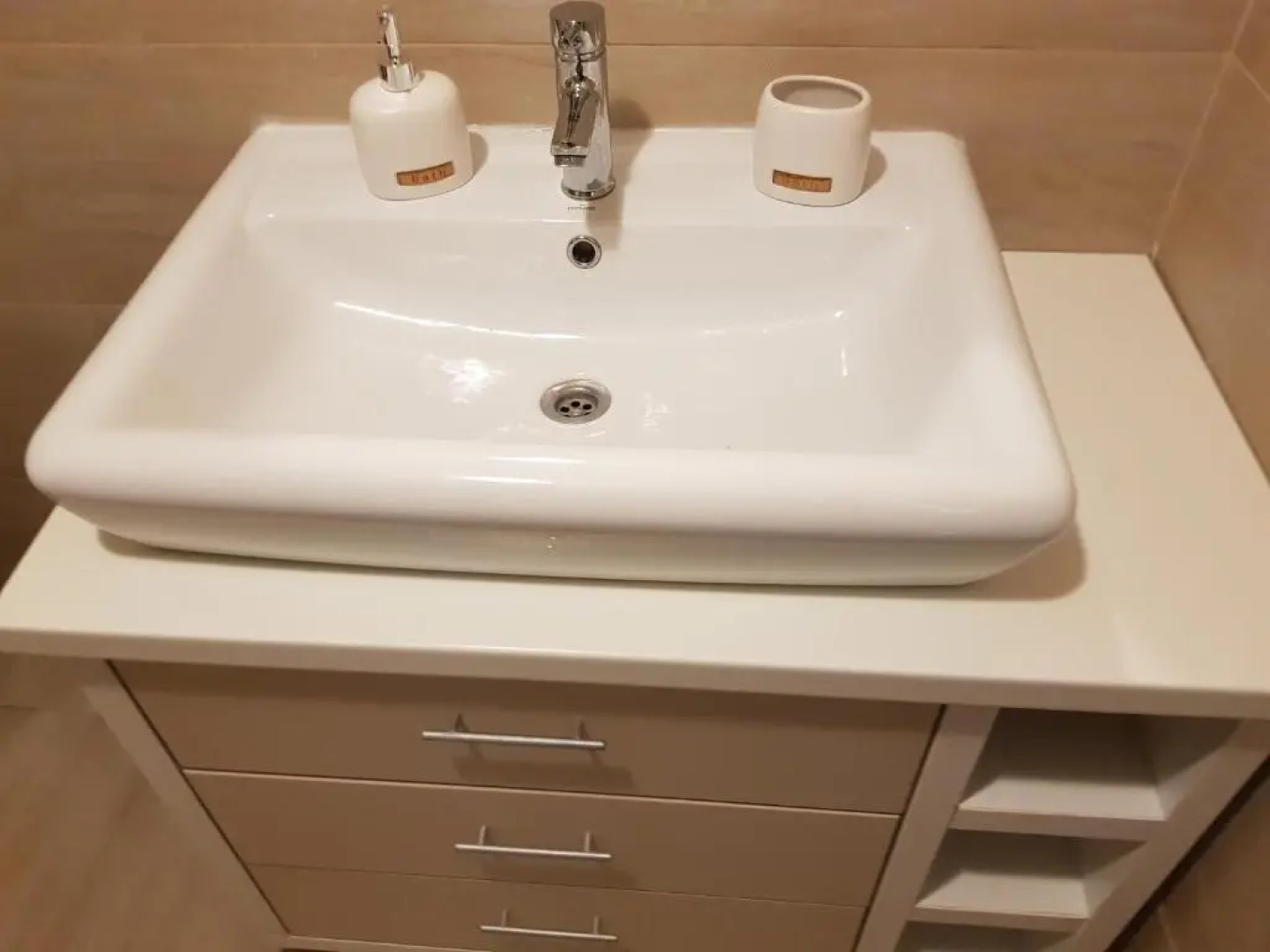 Modern apartment with pool in North Bucharest