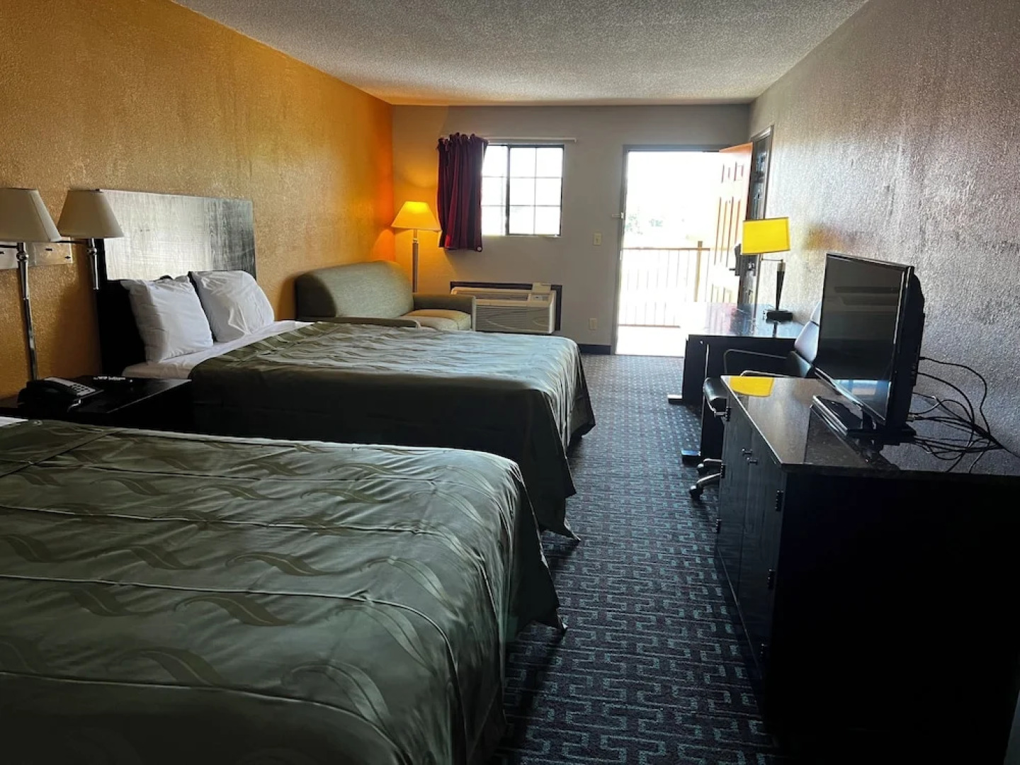 Express Inn & Suites