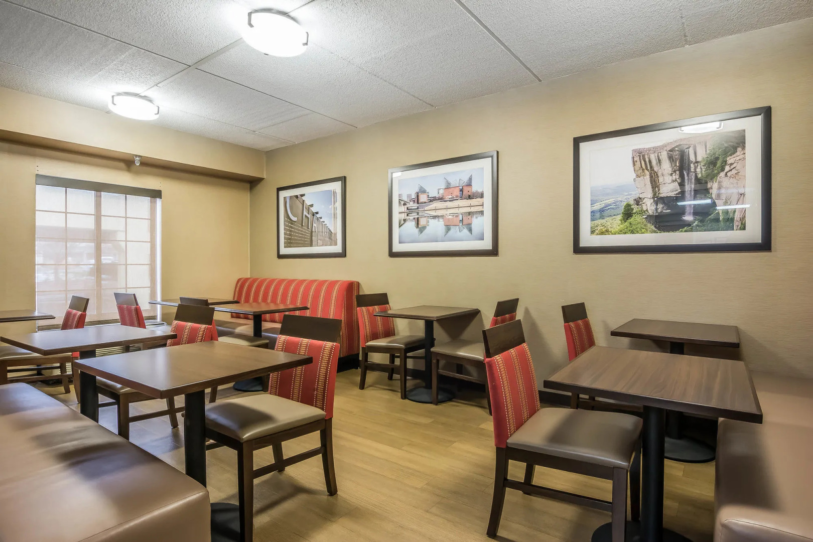 Comfort Inn & Suites Hamilton Place