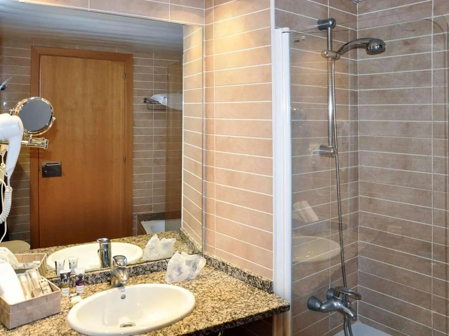 Отель Towers Rotana