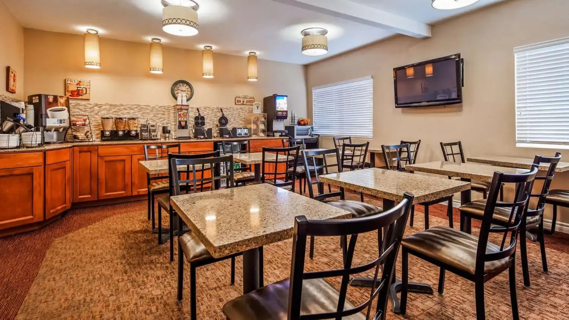 Studio 6 Corona, CA - West