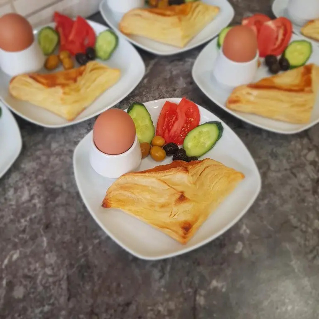 Черный слон Каштак (Сухум)