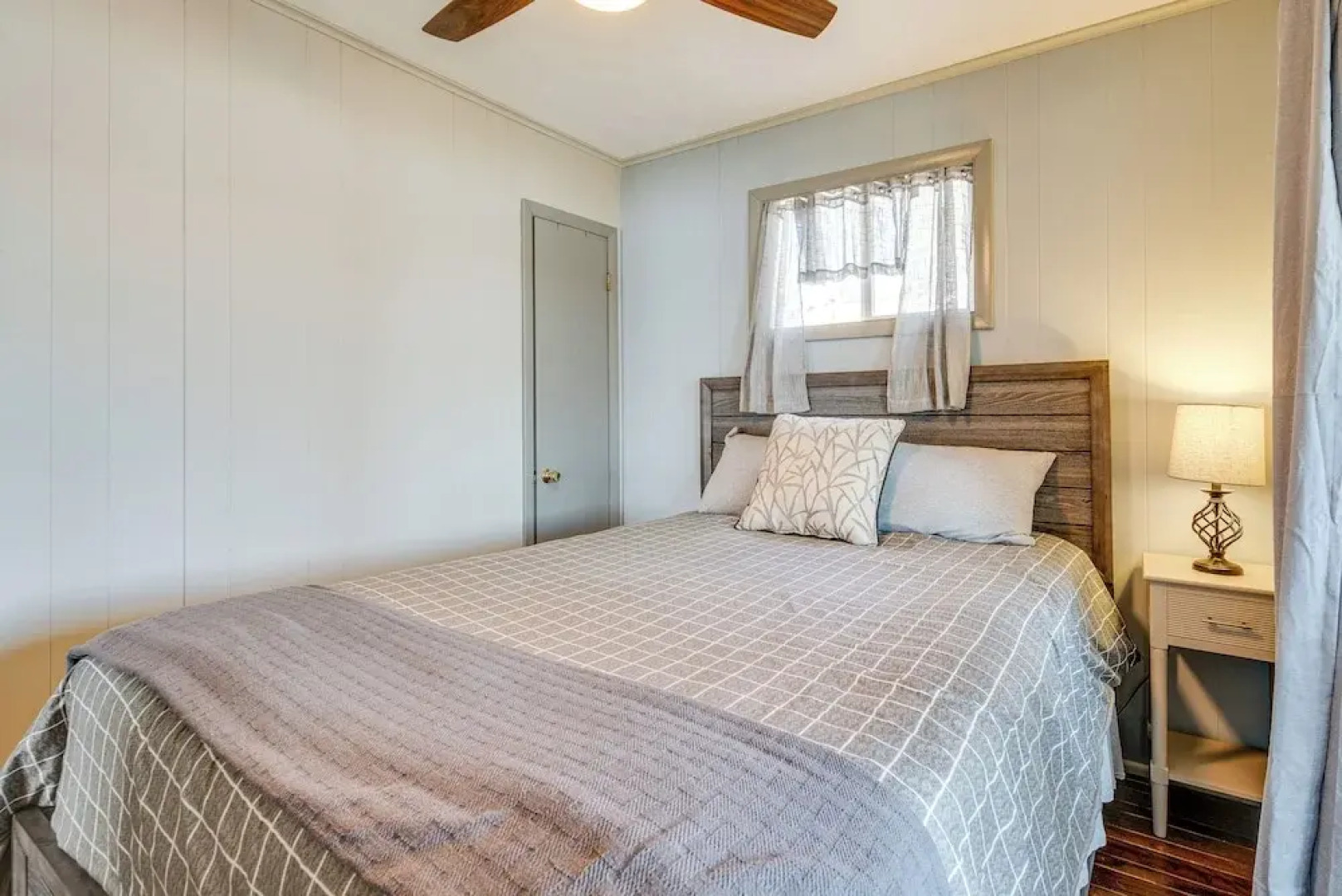 Dock & Sunroom: Waterfront Home Near Kalahari!