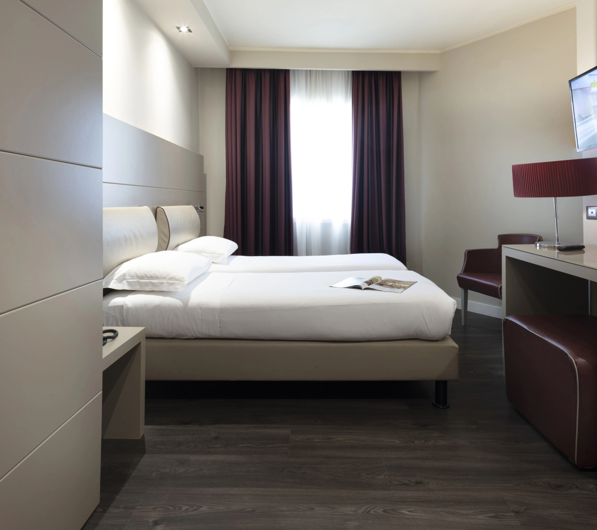 Smart Hotel Holiday