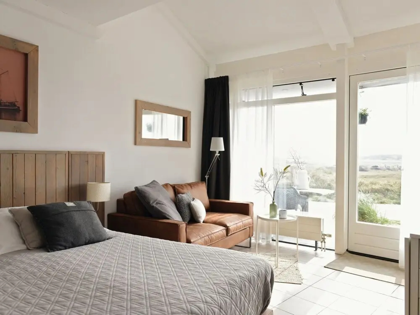 Modern Suites Near Beach