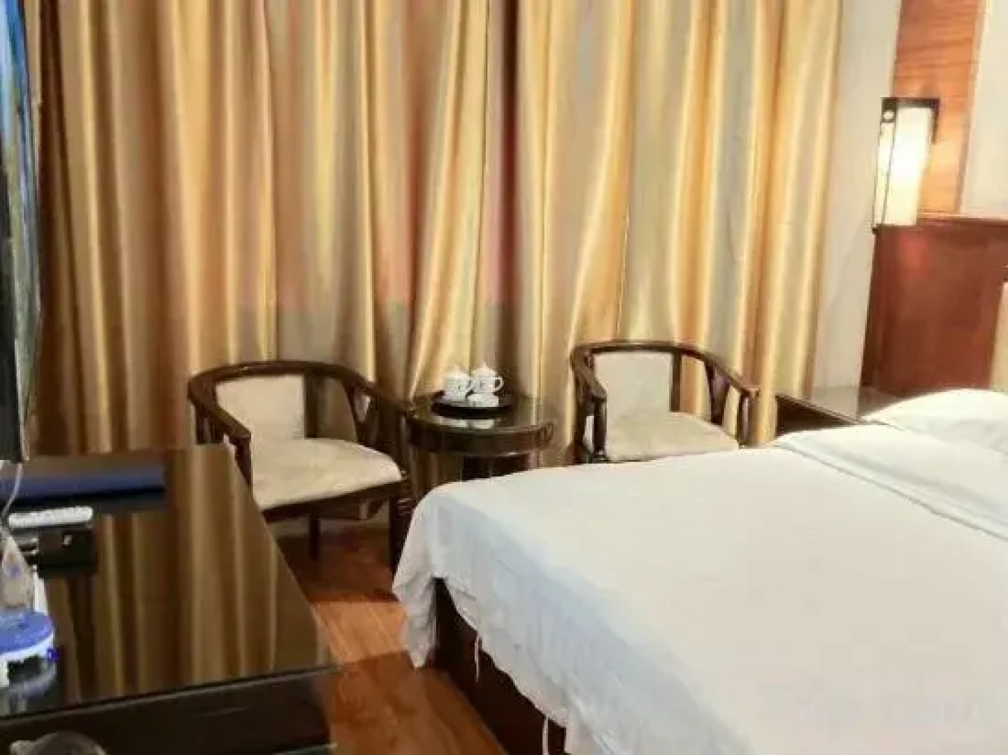 Sunshine Holiday Hotel