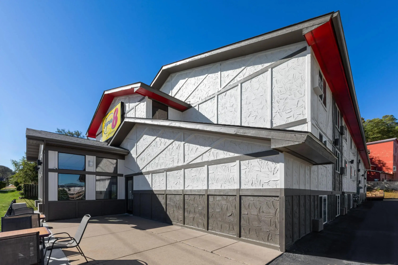 Super 8 by Wyndham Winona MN