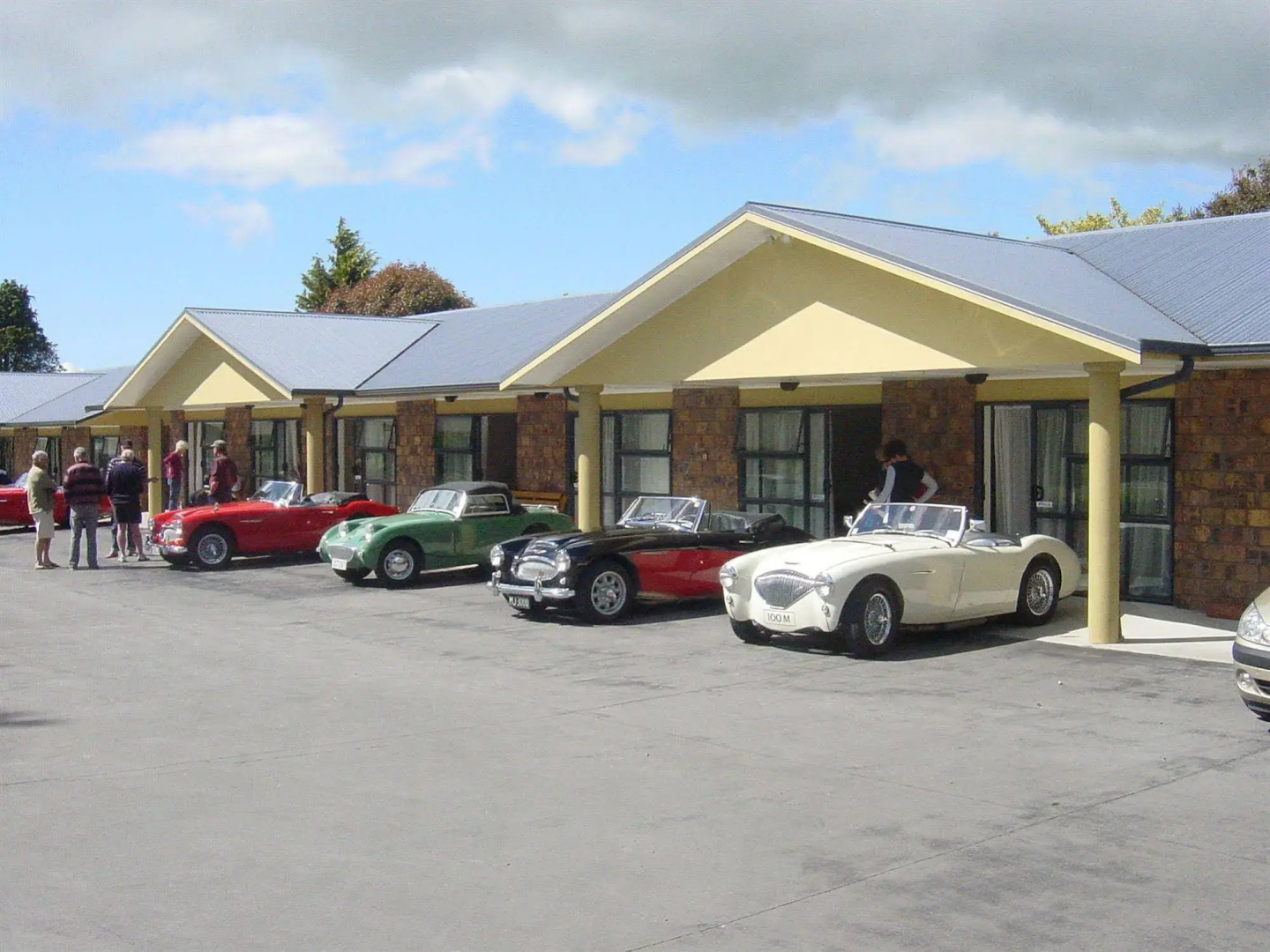 Antonio Mews Motel