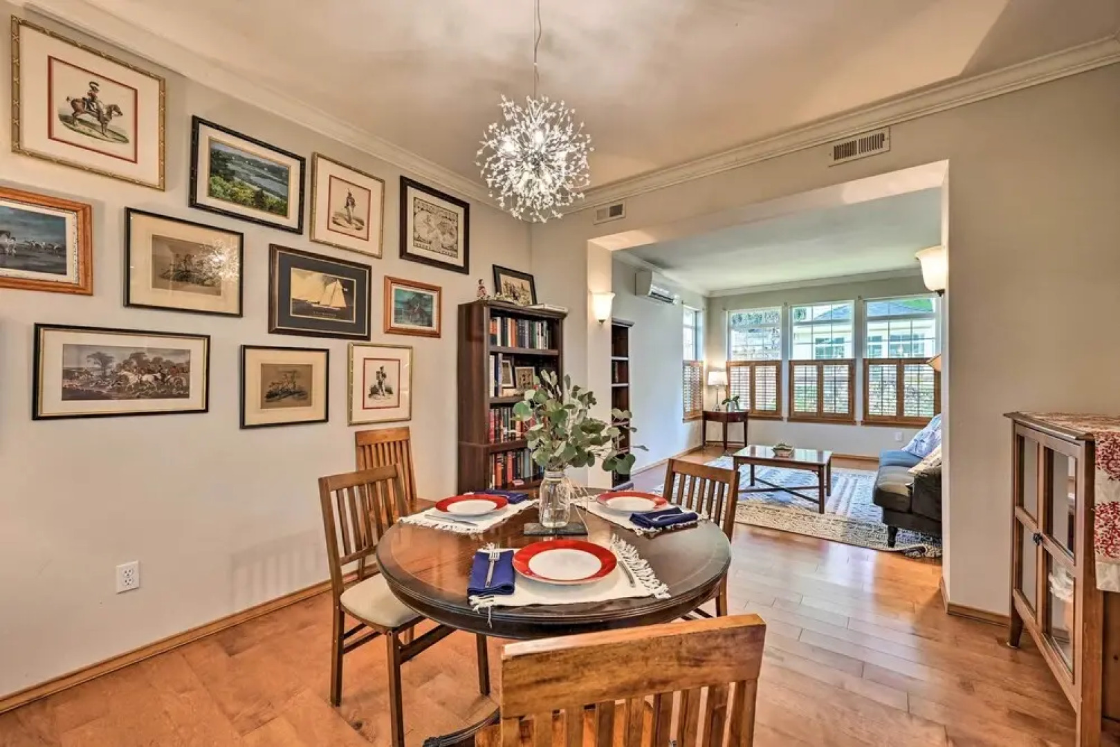 Welcoming Edmonds Vacation Rental w/ Fireplace!