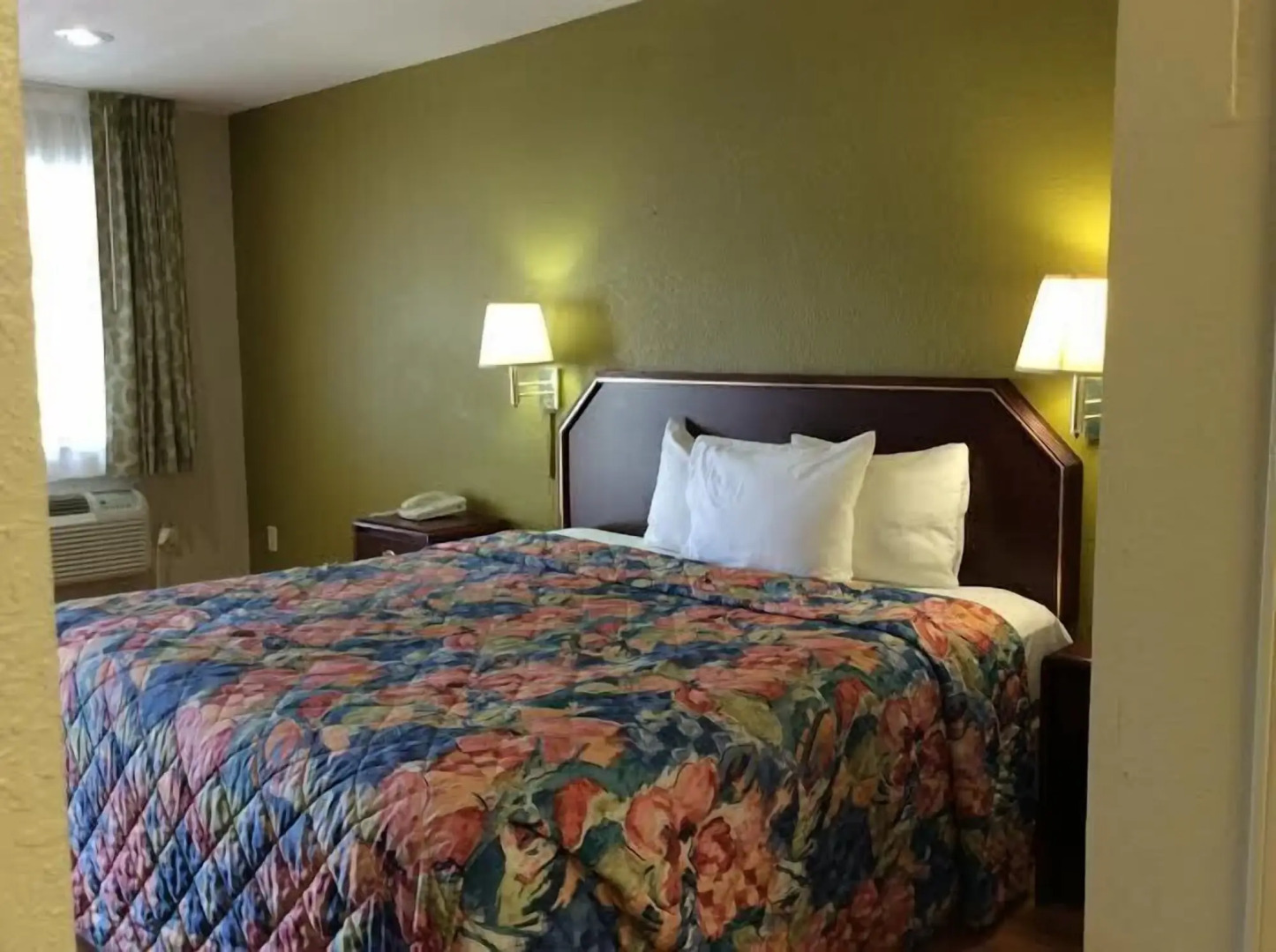 Stratford House Inn and Suites