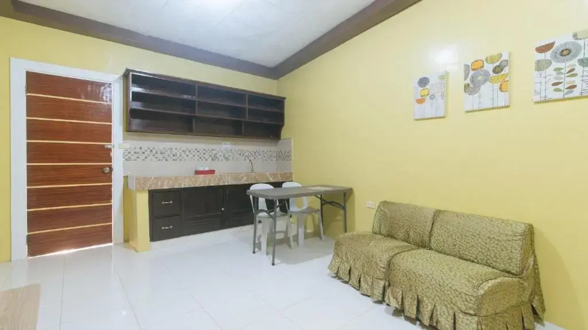 Queens Hometel by Oyo Rooms